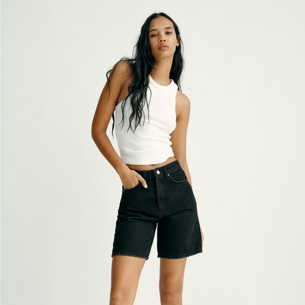 Zara Midrise Regular Fit TRF Jean Shorts in Black Size 4​​​​